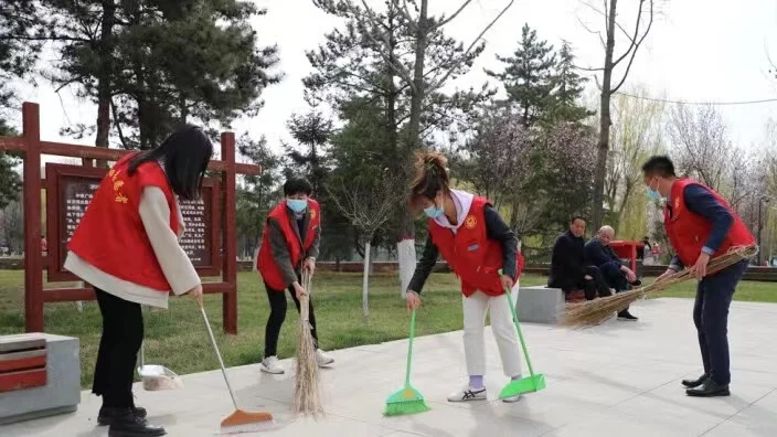 【第一眼】慶陽市區(qū)聯(lián)動開展“擦亮慶陽 煙頭清零”和文明勸導志愿服務示范活動