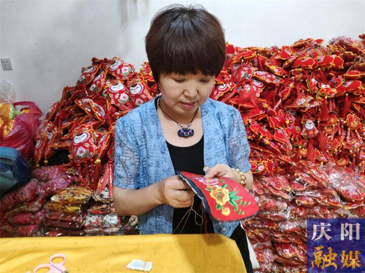 趙麗珺 巧手“繡”出新生活