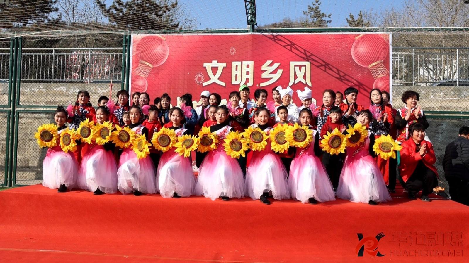 【新春走基層】華池：紅紅火火 “村晚陪您過(guò)大年”