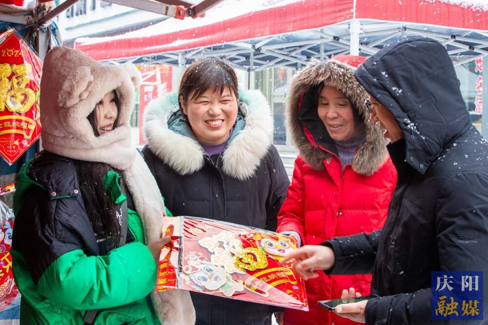 【攝影報(bào)道】趕年集，備年貨，歡天喜地過(guò)大年