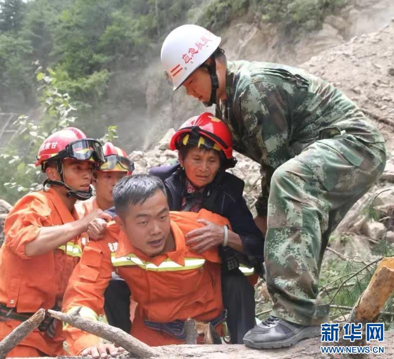 信仰為甲 向險(xiǎn)而行——記怒放在隴原大地的“藍(lán)蓮花”