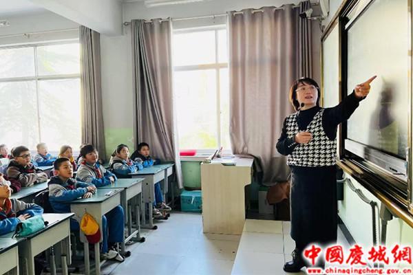 慶城縣博物館走進(jìn)慶城小學(xué)開(kāi)展“探索錢幣歷史 傳承文化智慧” 主題社教活動(dòng)