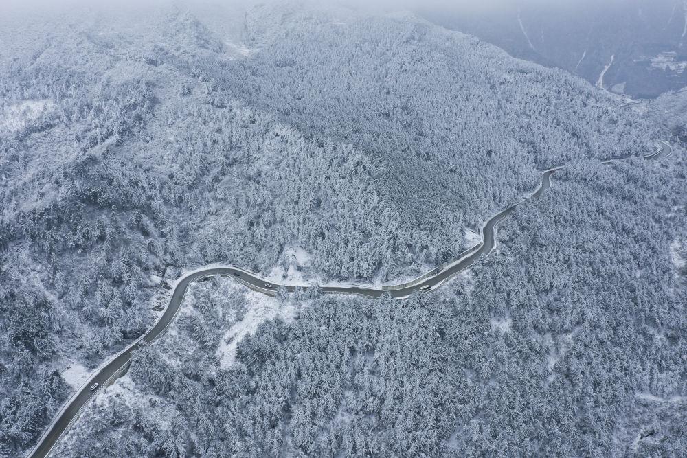 穿越高樓山